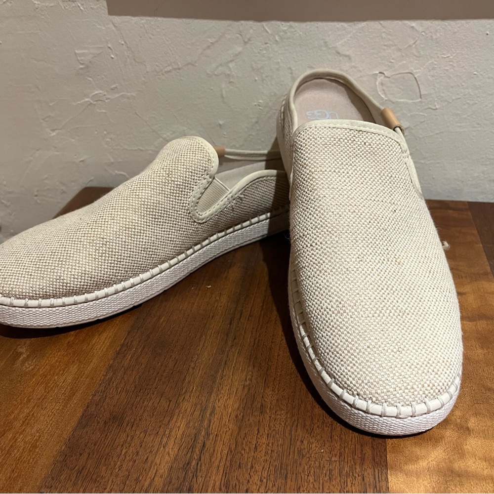 UGG DeLu canvas slides BNWT size 9.5 style 1125093